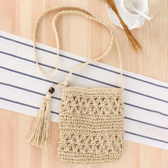 Decorative Straw Beach Bag with Tassel - Lightweight & Stylish for Women - Picture 3 of 3